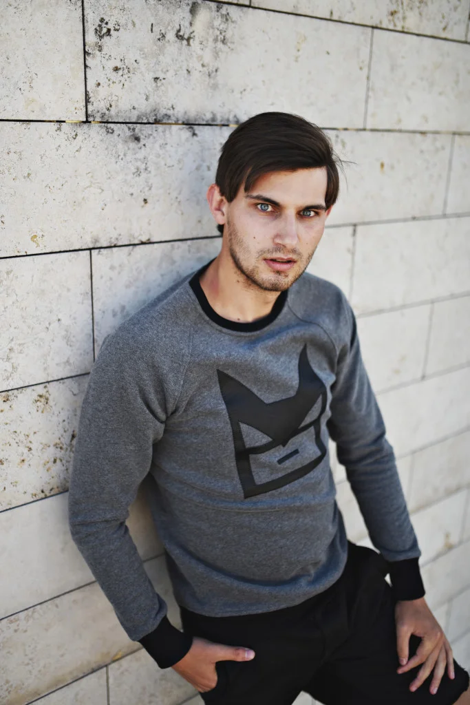 Unisex casual jumper from eco cotton knit – Hero of the DARK
