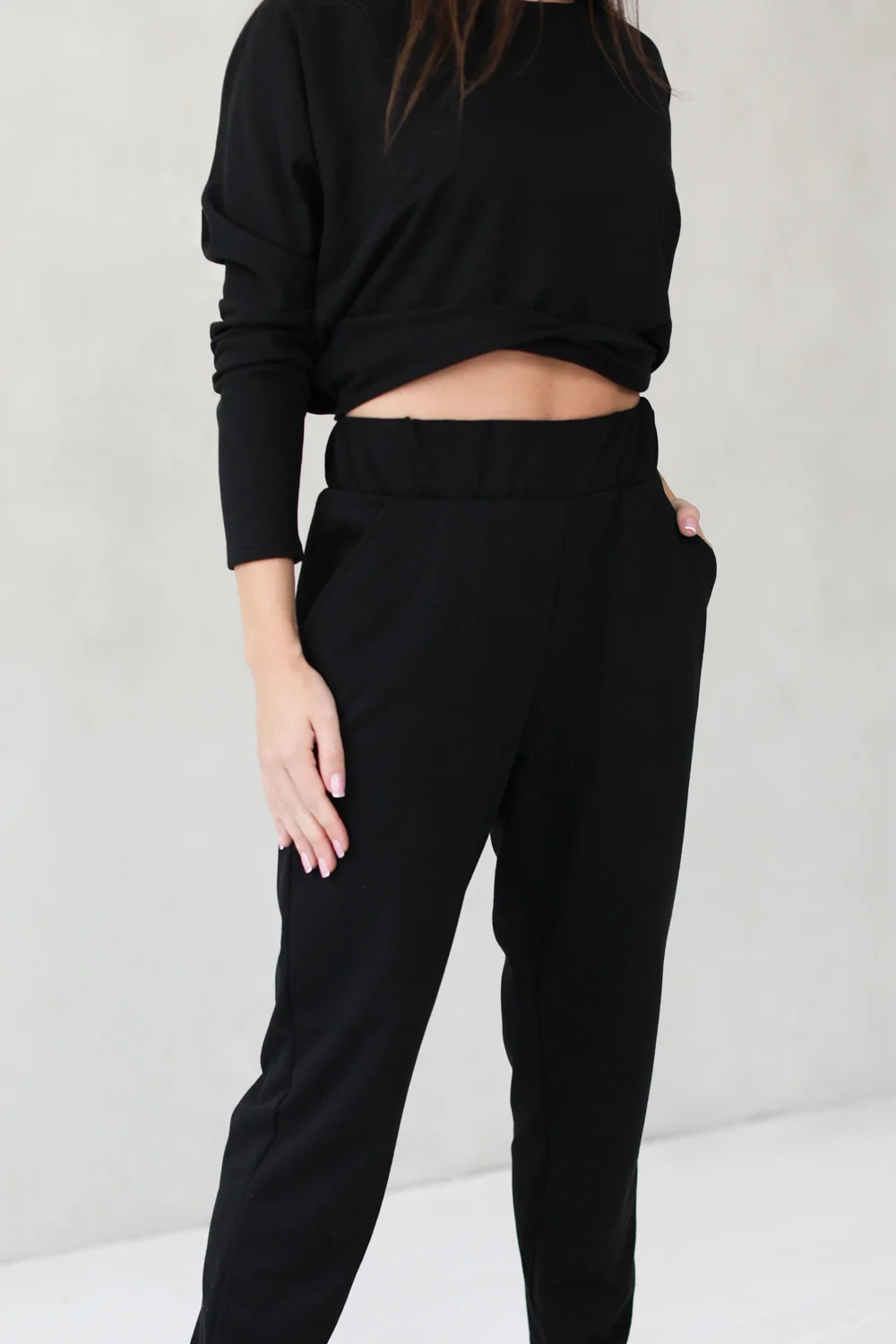 Comfortable women trousers with elastic waist and pockets
