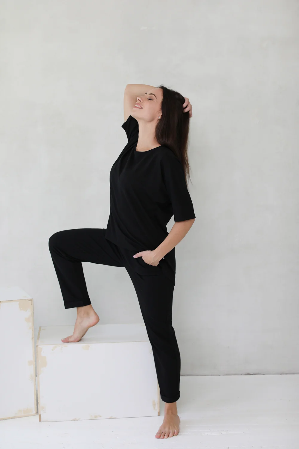 Comfortable women trousers with elastic waist and pockets