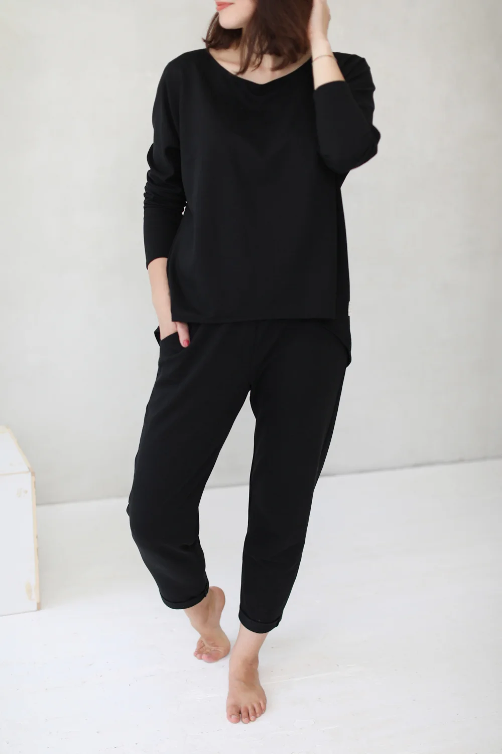Comfortable women trousers with elastic waist and pockets
