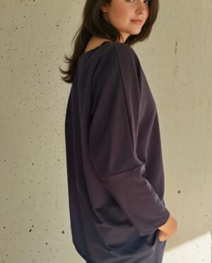 Loose prolonged top